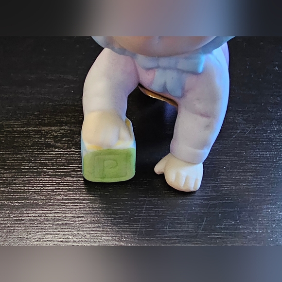 *Cabbage Patch Porcelain Crawling Baby Figurine* - Picture 6 of 8
